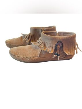 Minnetonka Concho  Moccasins Women 7.5 Shoes Tan Suede Fringe Western Boots